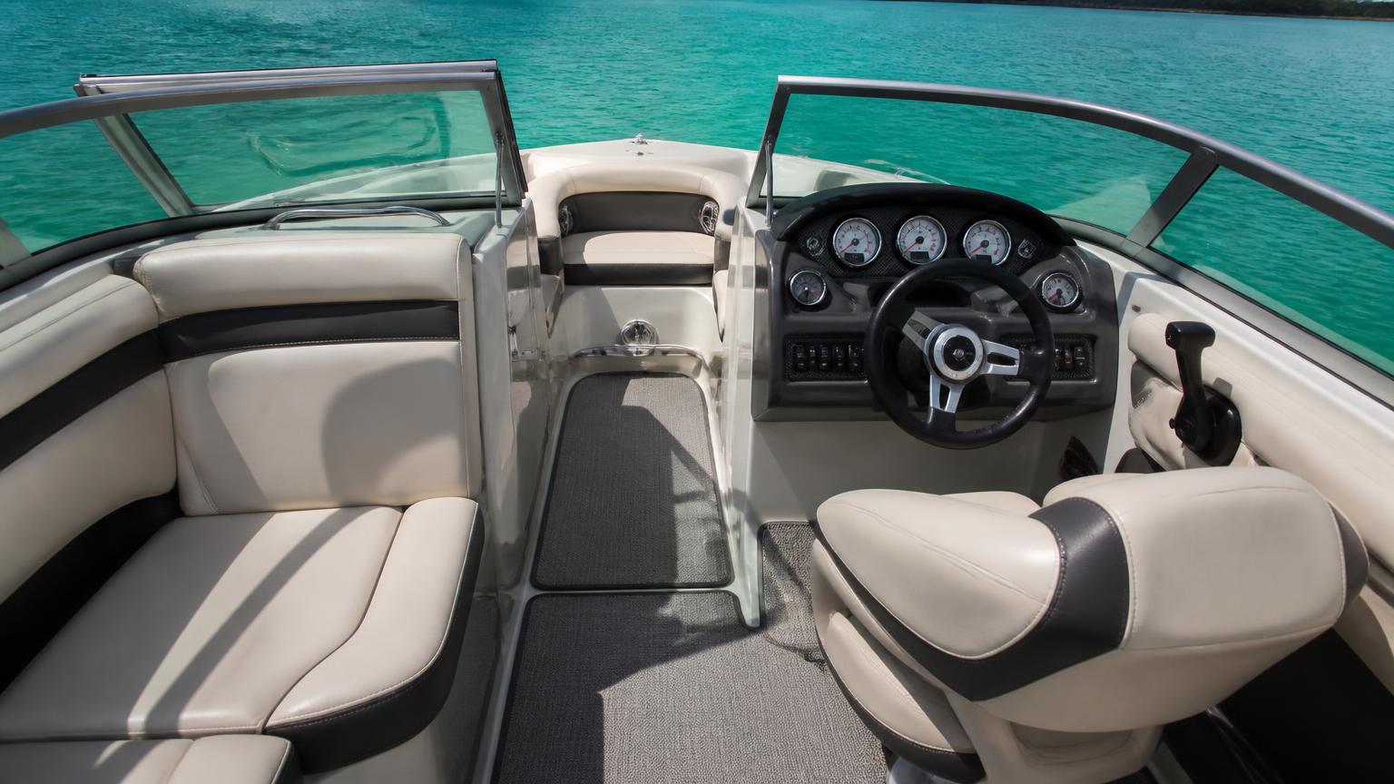 Smoker Craft Pro Angler 161 Bowrider Amazing Photo by www.BOWRIDER-BOATS.com — Smoker Craft Pro Angler 161 bowrider boat, on the water, 16.1 ft aluminium hull with outboard propulsion. Images Created by www.Bowrider-Boats.com