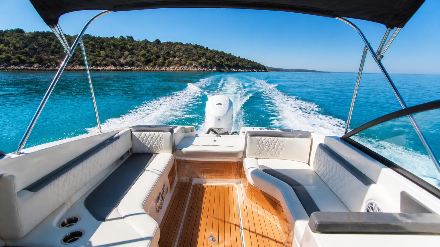 Whittley Marine CR 2000 Bowrider Amazing Photo by www.BOWRIDER-BOATS.com — Whittley Marine CR 2000 bowrider boat, on the water, 20.0 ft fibreglass hull with stern drive propulsion. Images Created by www.Bowrider-Boats.com