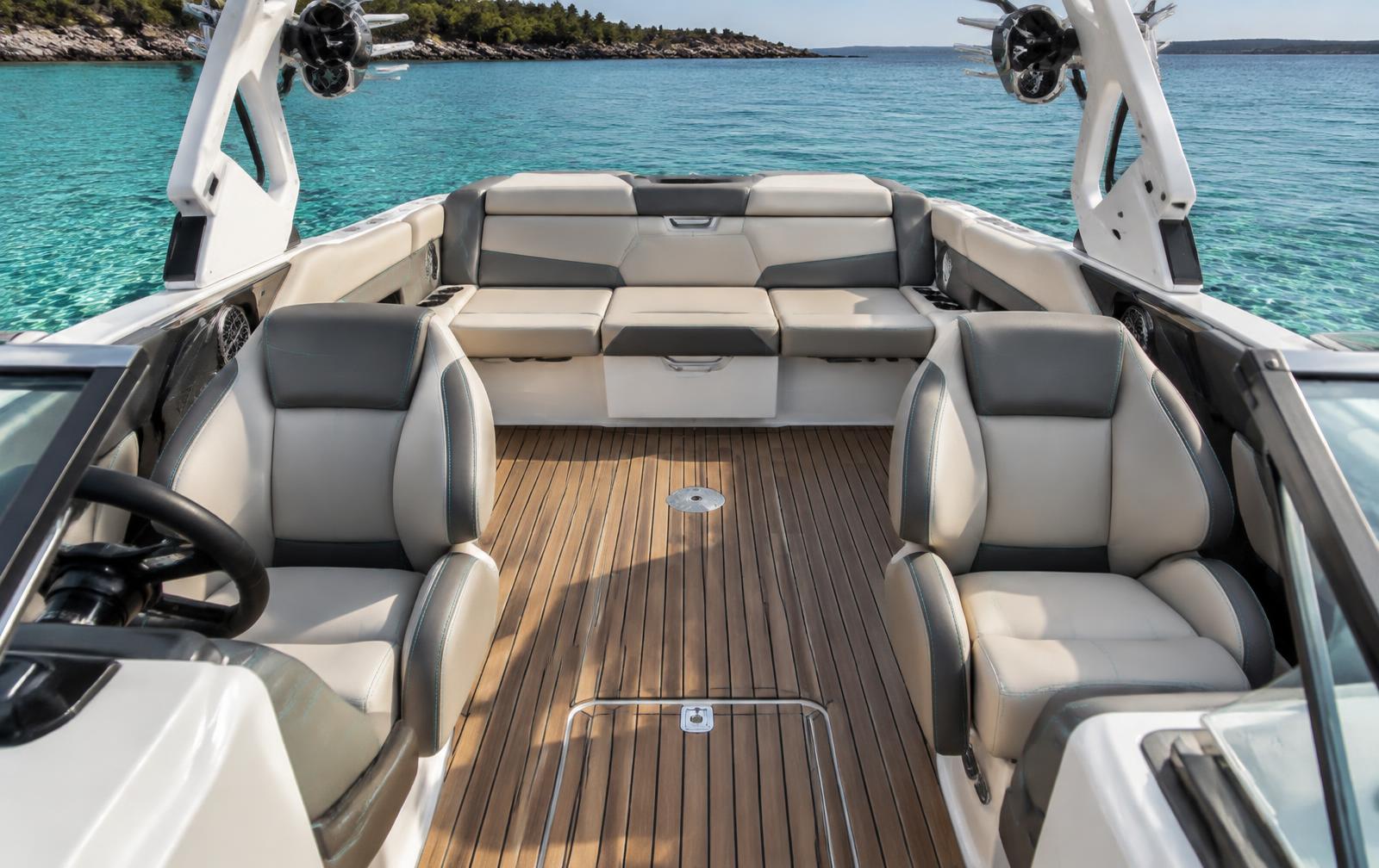 Blue Fin Boats Blue Fin 4.85 Bowrider Amazing Photo by www.BOWRIDER-BOATS.com — Blue Fin Boats Blue Fin 4.85 Bowrider bowrider boat, on the water, 15.9 ft aluminium hull with outboard propulsion. Images Created by www.Bowrider-Boats.com