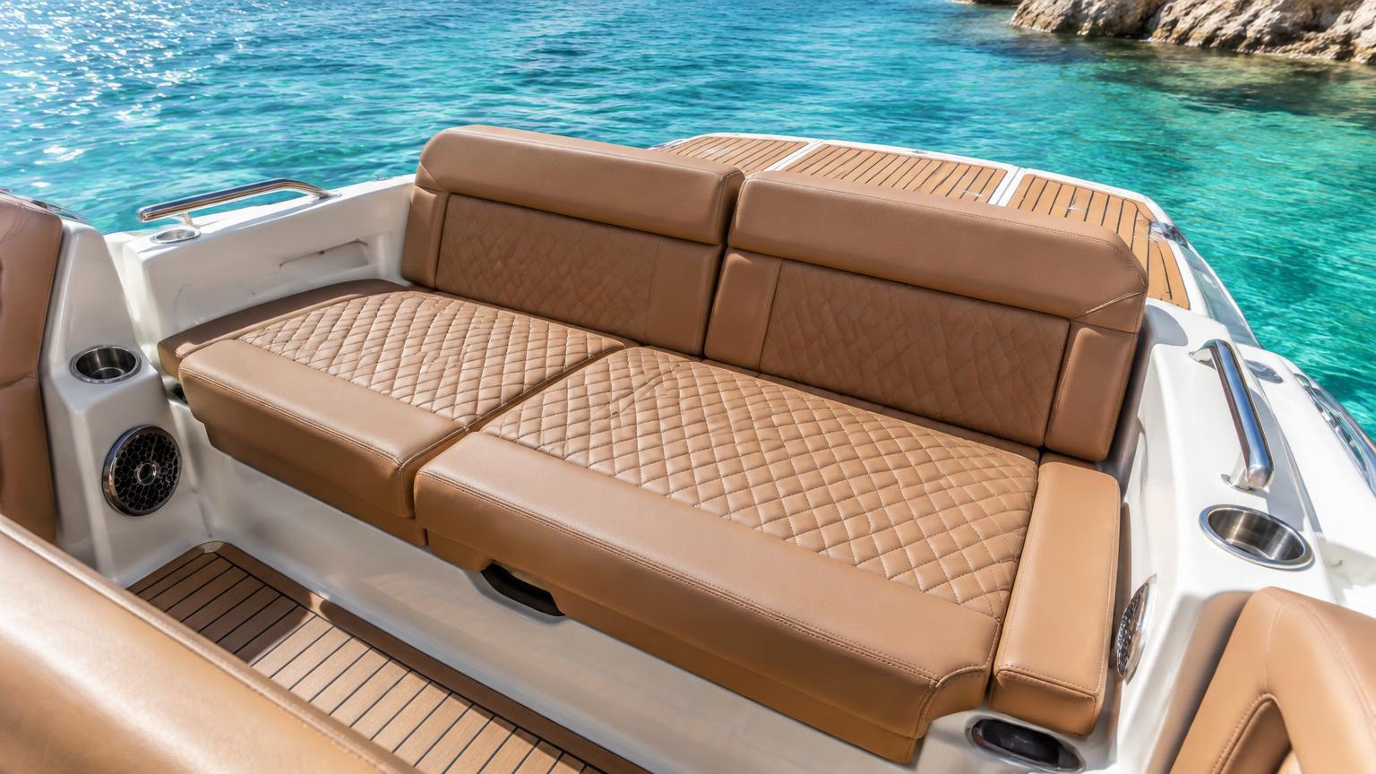 Sea Ray SLX 230 Bowrider Amazing Photo by www.BOWRIDER-BOATS.com — Sea Ray SLX 230 bowrider boat, on the water, 23.0 ft fibreglass hull with outboard propulsion. Images Created by www.Bowrider-Boats.com
