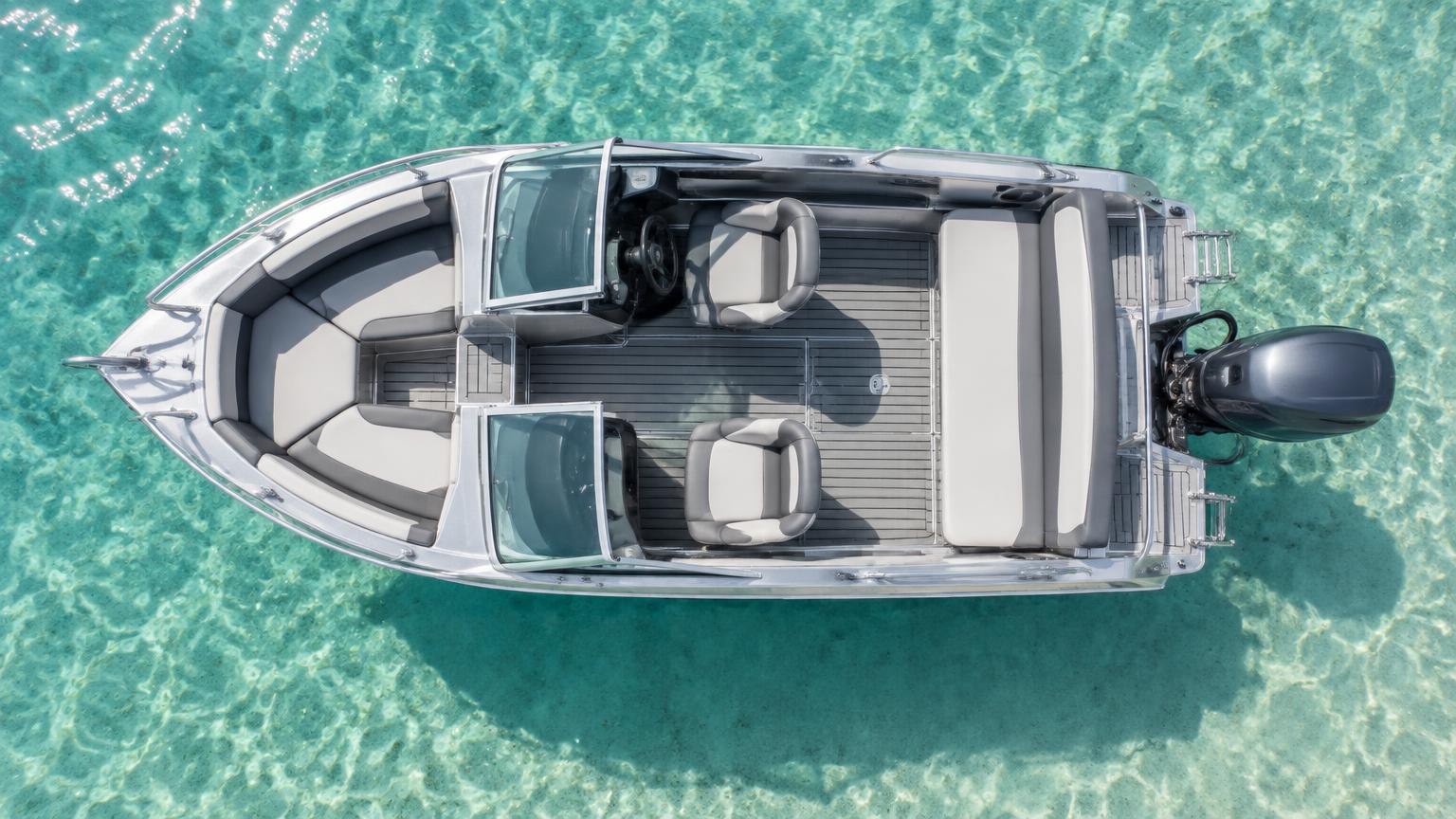 Yamaha Boats 252SD Bowrider Amazing Photo by www.BOWRIDER-BOATS.com — Yamaha Boats 252SD bowrider boat, on the water, 25.2 ft fibreglass hull with jet propulsion. Images Created by www.Bowrider-Boats.com