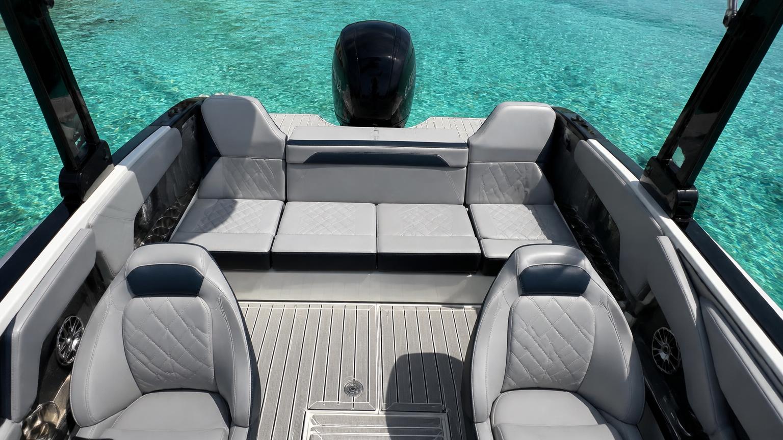 Bénéteau Flyer 7 SUNdeck Bowrider Amazing Photo by www.BOWRIDER-BOATS.com — Bénéteau Flyer 7 SUNdeck bowrider boat, on the water, 23.6 ft fibreglass hull with outboard propulsion. Images Created by www.Bowrider-Boats.com